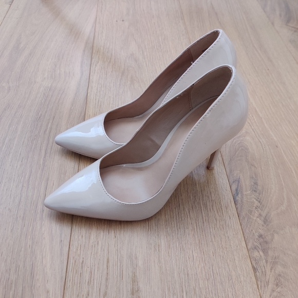 4" nude pointed-toe heels - Picture 2 of 5